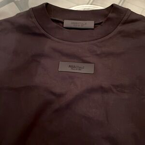 2024 Essential T-shirt Black size medium